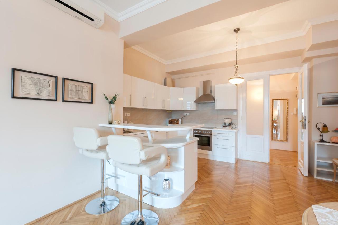 Opera & Basilica 2 Bedrooms With Balcony Budapest Extérieur photo