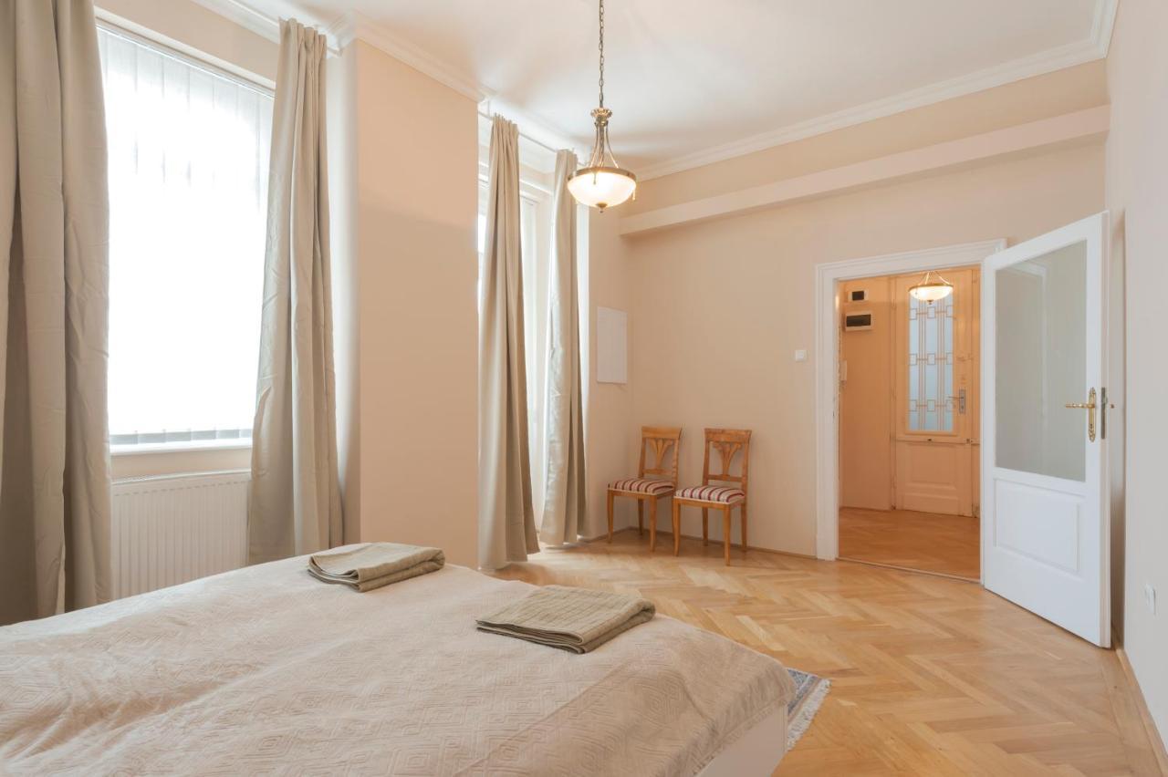 Opera & Basilica 2 Bedrooms With Balcony Budapest Extérieur photo