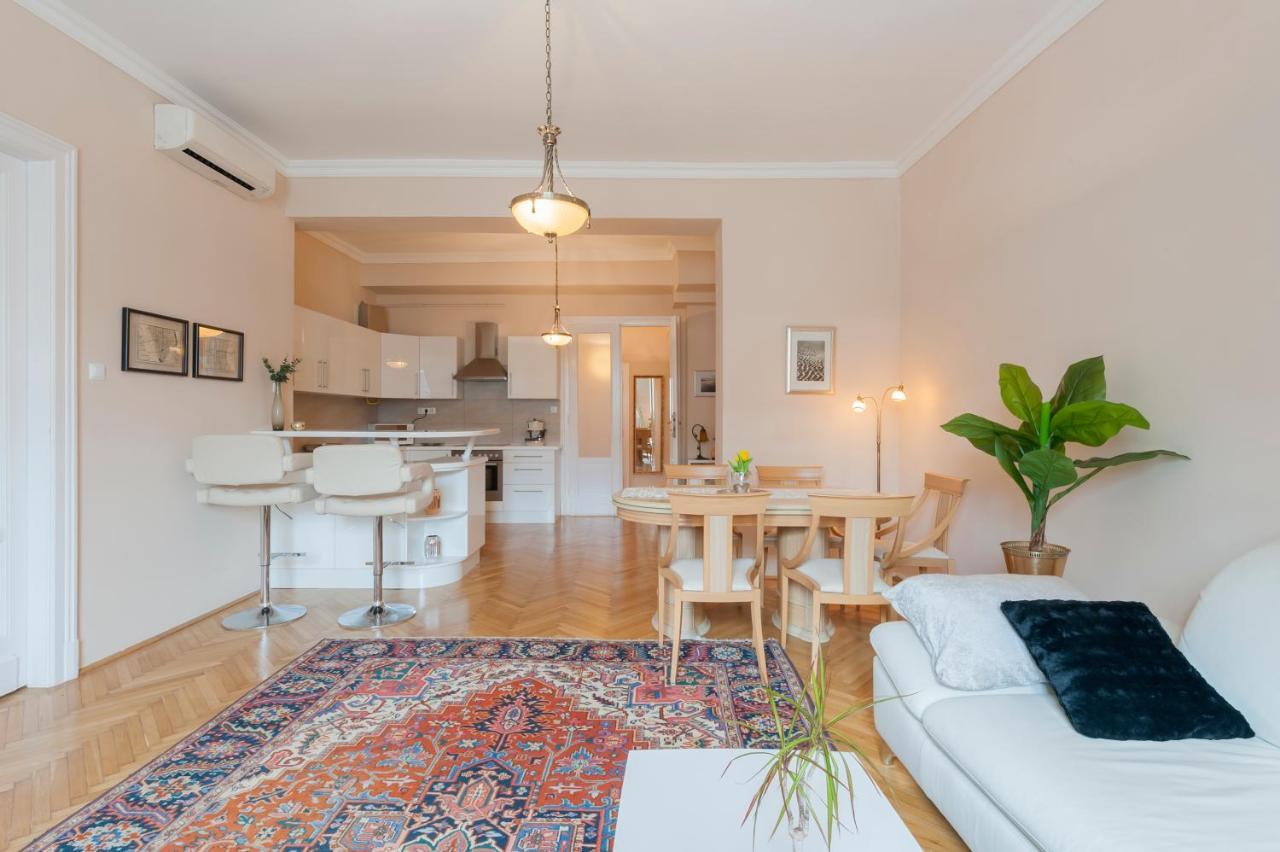 Opera & Basilica 2 Bedrooms With Balcony Budapest Extérieur photo