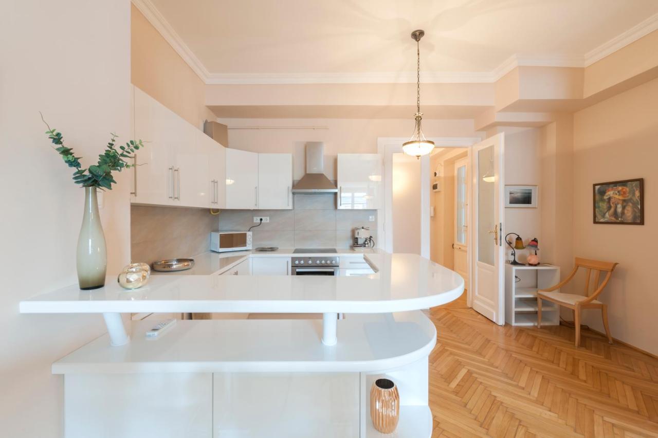 Opera & Basilica 2 Bedrooms With Balcony Budapest Extérieur photo